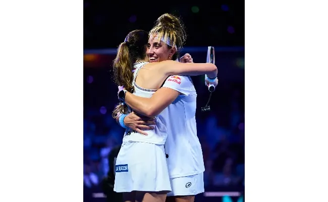 Premier Padel Dubai P1, Claudia e Bea, Arturito e Agus di nuovo sul trono
