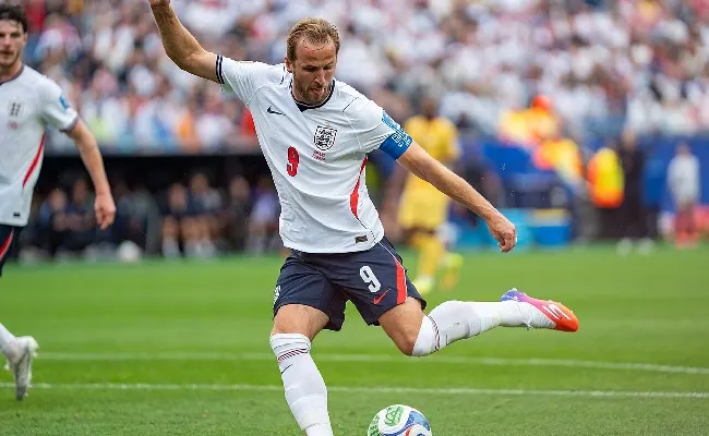 Kane risponde presente: a 9,00 il trono dei bomber, in quota sfida lanciata a Mbappé e Messi