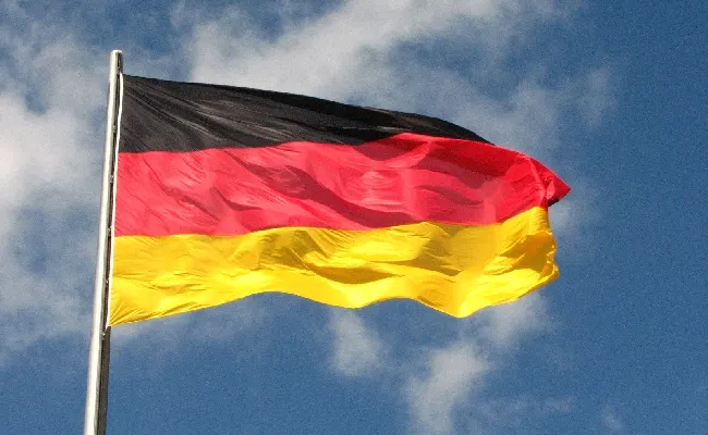 Giochi, Germania: ente regolatore può revocare licenza a operatori che promuovono siti di scommesse illegali