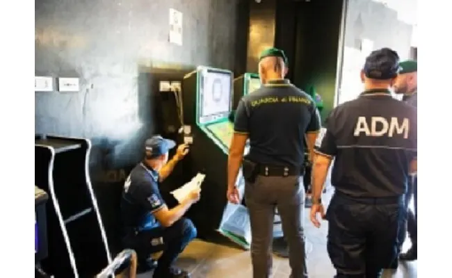 Gioco illegale, controlli Gdf e Adm a Caserta: sequestrate due sale slot abusive, sanzioni per oltre 110mila euro