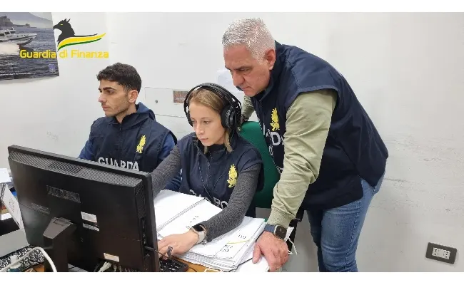 Gioco illegale, 10 arresti in Campania: slot manomesse e scommesse online, business in Italia con diramazioni in Serbia e Inghilterra