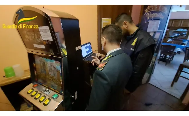 Gioco illegale, operazione “Easy Slot”: Gdf Varese scopre evasione del Preu, sequestrati quasi 5 milioni di euro ed emesse due misure interdittive
