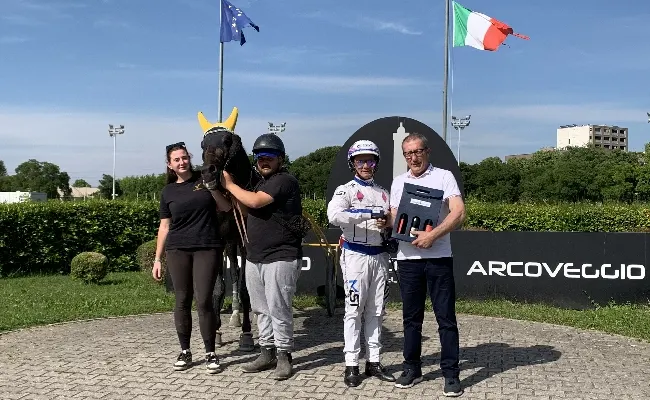 Ippica: domenica 25 maggio, all’Arcoveggio doppia vittoria per Lorenzo Baldi, Andrea Farolfi ed Eldorado Spritz si aggiudicano la corsa di centro