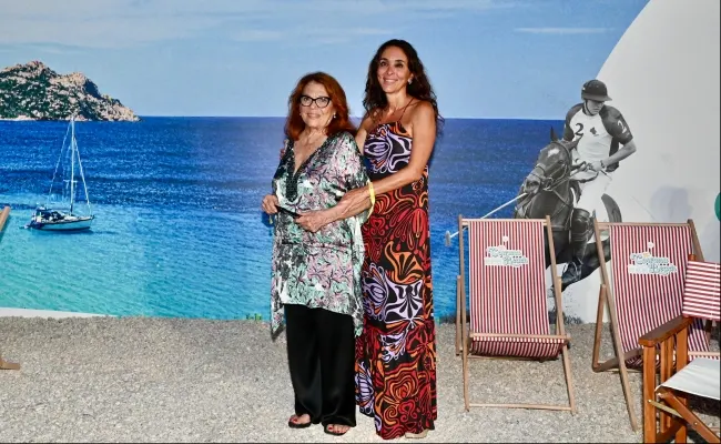 Valeria Fabrizi ospite a Italia Polo Challenge: “Qui ho ricordi bellissimi, la Sardegna è una terra antica ma giovane per i giovani”