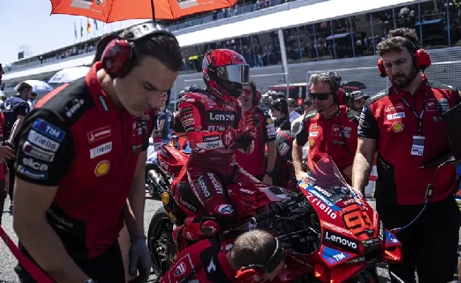 MotoGP, ad Assen Marquez punta il tris: Marc comanda in quota, Bezzecchi insegue