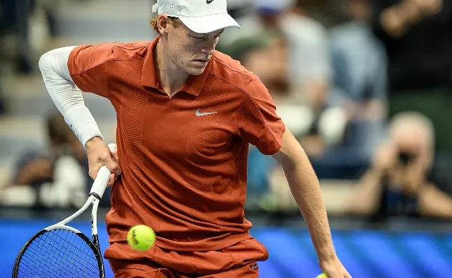 Wimbledon, un super Sinner prenota il bis: azzurro in finale contro Zverev, il trionfo a 1,19