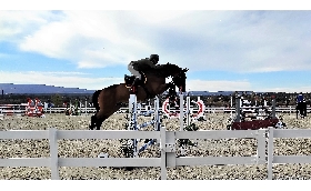 Equitazione salto a ostacoli: il Sardegna Jumping Tour 2021 si apre con la doppietta di Simone Coata nella C130 e C140