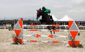 Equitazione Salto ostacoli: a Tanca Regia (Abbasanta) Gianni Govoni vince il Gran Premio a due manches C145/C150 del Sardegna Jumping Tour