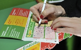 Superenalotto: niente 6 il Jackpot sale a 104 5 milioni di euro