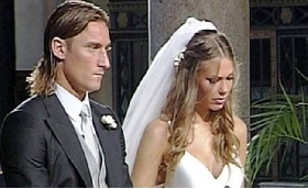 Totti e Ilary in crisi: i bookie non credono alla separazione in quota trionfa l'amore