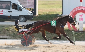 Ippica all'Ippodromo Snai La Maura il premio Pace del Rio a Ugolinast con un acuto da record