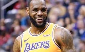 NBA. Il futuro di LeBron rimane incerto: Lakers prima opzione ma vederlo con un’altra casacca a 3 00 su Sisal.it non è impossibile