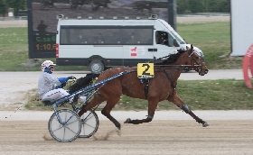 Ippica all'ippodromo Snai La Maura è Velodrome a vincere il premio Louvre 