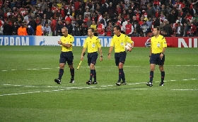 Mondiali 2022 recuperi extralarge nei primi match: gli arbitri allungano la zona Cesarini e i bookie scommettono sul gol nel finale