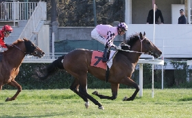 ALL’IPPODROMO SNAI SAN SIRO IL PREMIO MARIO LOCATELLI È DI LAGOMAGO E IL GARDENGHI DI LAGO MAGGIORE. A PASQUA È FESTA PER LE FAMIGLIE E I BAMBINI MENTRE IN PISTA CI SONO IL PREMIO GARDONE E IL SEREGNO