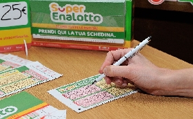 Superenalotto niente 6 jackpot 18 milioni