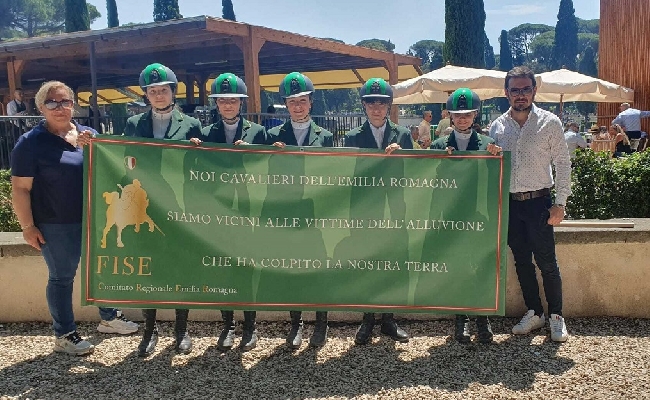 La squadra dell'Emilia Romagna a Piazza di Siena: “Siamo un popolo forte qui per dare un segnale di ripartenza”