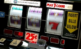 Giochi 39enne utilizza sistema illegale vincere slot arrestato furto