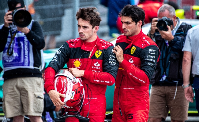 Formula 1 testa testa Ferrari bookmaker Leclerc davanti Sainz