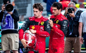 Formula 1 testa testa Ferrari bookmaker Leclerc davanti Sainz