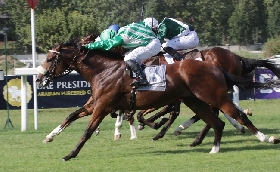 VENERDÌ ULTIMA RIUNIONE DI GALOPPO ALL’IPPODROMO SNAI SAN SIRO PRIMA DELLA PAUSA ESTIVA INTERAMENTE DEDICATA ALLE AMAZZONI E AI CAVALIERI