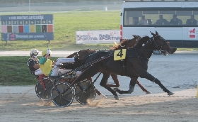 DOMENICA GRANDE FESTA ALL’IPPODROMO SNAI LA MAURA CON TANTA ANIMAZIONE PER LE FAMIGLIE E I BAMBINI MENTRE IN PISTA SCATTA L’EMOZIONANTE ‘GRAN PREMIO DELLE NAZIONI’