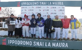 Ippica nel mercoledì di trotto all’Ippodromo Snai La Maura di Milano brilla Dauphin Joyeuse nella prova abbinata al TQQ tra i vip delle “Stelle di Natale” vince il cantante Paolo Chiari con Vulcan Rodi