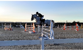 Equitazione salto ostacoli ventenne Meloni vince Gran Premio stagione 221 binomi iscritti gare Tanca Regia