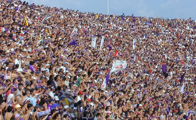 Conference League Olympiakos Fiorentina: viola favoriti a quota 2.32 su Betaland