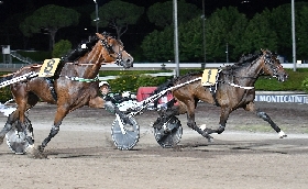 Ippica Ippodromo Snai Sesana oltre mille spettatori apertura 109 stagione trotto pista Premio Miss Montecatini vince Flora Pan