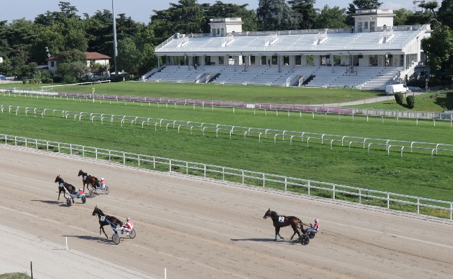  Ippica: giovedì sera all’Ippodromo Snai San Siro debutta il Trotto con l’inaugurazione della nuova pista ella tribuna e con la prima storica giornata di corse