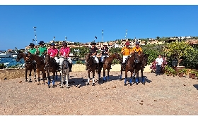 Italia Polo Challenge lo show della sfilata a Porto Cervo e Arzachena. Domani sera si va in campo