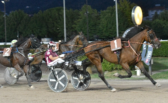 Ippica: il mercoledì all’Ippodromo Snai Sesana dedicato alla ‘Fise’ ha visto la vittoria di Biscuit del Nord nel clou della serata