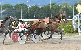 L'ultima di luglio all'Ippodromo Snai Sesana in onore dell'Avis Toscana con Gaudì Trio che vince il clou del mercoledì. Il 3 agosto le pariglie e il Trotto Montato per una grande festa a Montecatini 