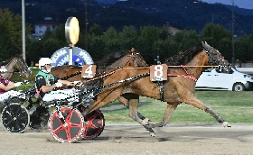 ALL’IPPODROMO SNAI SESANA LO SPETTACOLO DELLE PARIGLIE NEL PREMIO LA NAZIONE PREMIA DYNAMITE KANDY E IL TRIS DI COUNTRY GIAL. IL TROTTO MONTATO PREMIO CAVALLO 2000 LO VINCE BACCANI