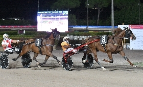 Ippica: all’Ippodromo Snai Sesana tremila applausi per Dolce Viky che vince la 72ª edizione del ‘Gran Premio Città di Montecatini’ e la 7ª tappa del ‘Palio delle Regioni’ Masaf. Vernissage Grif fermato dalla giuria