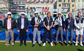 Sanremo Padel Tour via allo spettacolo. Domani in campo le grandi stelle mondiali e quelle del pallone