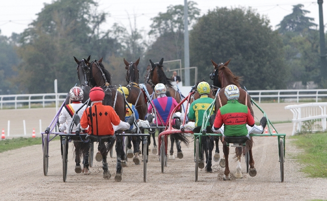 Ippica: all'ippodromo Snai San Siro sabato di trotto con l'animazione per bambini e famiglie. In pista sette prove tra cui il trotto montato