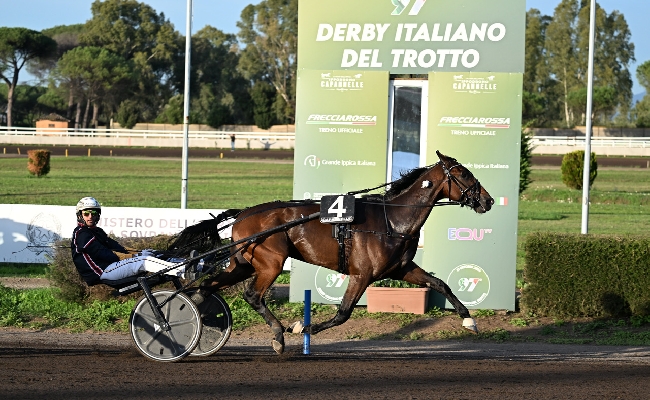  First of Mind vince il 97° Derby Italiano del Trotto a Follia d’Esi le Oaks Masaf: «Un grande successo a Capannelle che ci dà fiducia e ottimismo per il futuro»