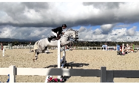 Salto ostacoli: a Tanca Regia Simonetti vince il piccolo Gran Premio al Sardegna Jumping Tour