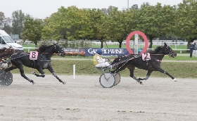 Ippica all'Ippodromo Snai San Siro Trotto il sabato sotto la pioggia riservato ai Gentlemen Driver Nazionale premia Azteco dei Greppi che vince il clou della riunione. Domenica 27 c'è il GP delle Nazioni 