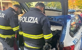 Gioco irregolare controlli della Polizia a Roma: mancato rispetto degli orari di accensione delle slot in due esercizi sanzioni per 13mila euro