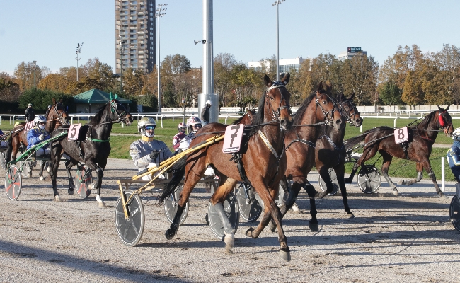 Sabato all'Ippodromo Snai San Siro la tradizionale giornata di trotto in onore del patrono di Milano Sant'Ambrogio con sette prove a partire dalle ore 14.30