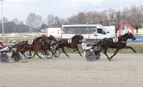 All'Ippodromo Snai San Siro la “prima” del 2025 è dolce per Fruttosio che con Pietro Gubellini si aggiudica il Premio Angus Hall