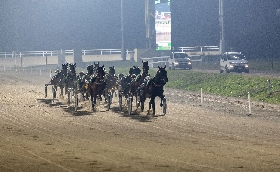 ALL’IPPODROMO SNAI SAN SIRO ENCANTADOR LAKSMY RITROVA LA VITTORIA NEL CLOU DELLA DOMENICA DI TROTTO MILANESE. MINUTO DI SILENZIO IN RICORDO DI ALEARDO DALL’OGLIO