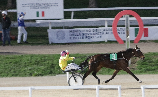 Ippica all'ippodromo Snai San Siro l'ultimo venerdì di febbraio sorride a Faharajah One che vince il premio Oregon Jolly