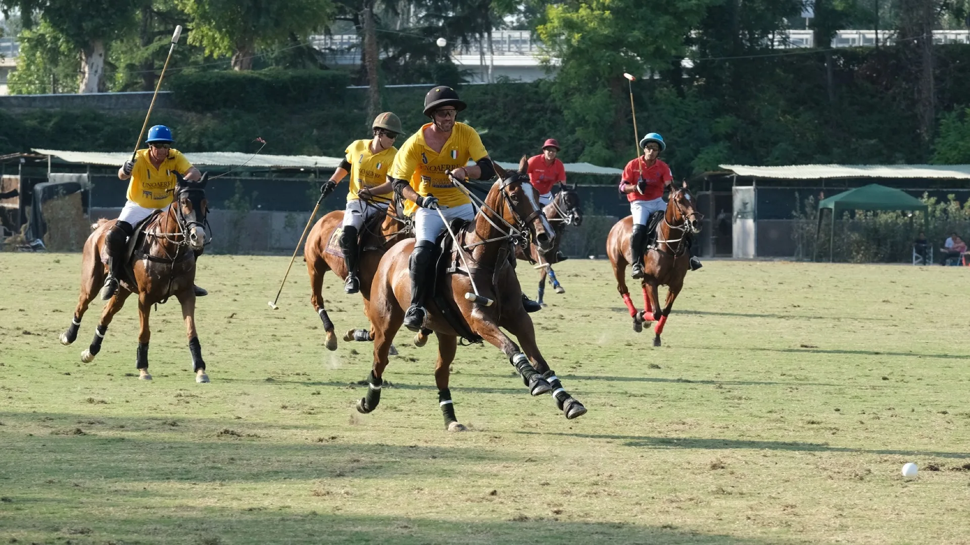 Campionato italiano di Polo U.S. Polo Assn., nel weekend riparte lo show al Roma Polo Club con l’edizione del centenario della FISE.  Domenica 11 le finali e l’evento Polo for Smiles