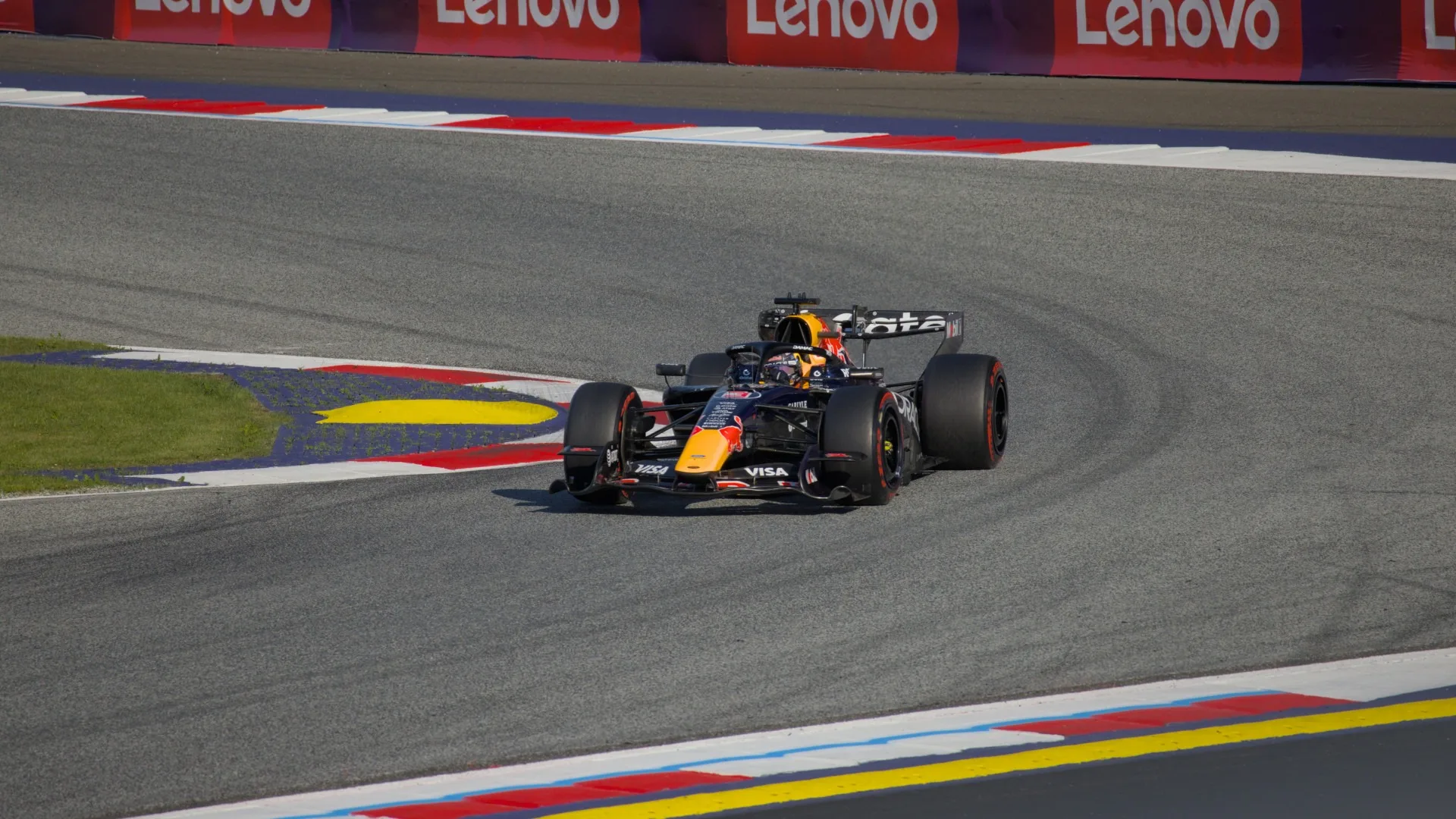 Formula 1: Verstappen, favorito, vuole sfatare il tabù Singapore. Hamilton, vincente a 5,00 su Sisal, a caccia della manita
